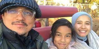 Belakangan, engku emran diketahui unfollow instagram laudya cynthia bella, begitu juga sebaliknya. Rumah Tangga Dikabarkan Retak Ini 6 Fakta Engku Emran Suami Laudya Cynthia Bella Merdeka Com