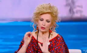 Discover top playlists and videos from your favorite artists on shazam! Isola Dei Famosi Strofinala Sul Il Consiglio Estremo Di Iva Zanicchi Ad Awed Gelo In Studio Il Tempo