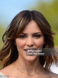 35 Kat Dennings Beth Behr And Katharine Mcphee On Extra Stock Photos,  High-Res Pictures, and Images