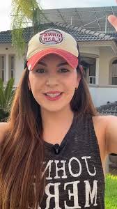 Laura Denisse y Los Brillantes was live.