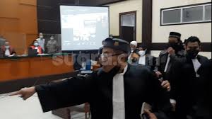 Habib rizieq syihab bersama 5 orang lainnya ditetapkan jadi tersangka kerumunan di petamburan. Sidang Putusan Praperadilan Habib Rizieq Diskors Satu Jam