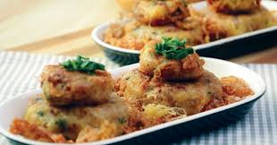 Saya tidak guna daging kisar, sebaliknya menggunakan isi ayam yang kemudiannya ditumbuk sedikit selepas digoreng. Jalan Jalan Cari Makan Our Picks