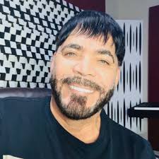 Todos los años me realizo exámenes médicos de rutina por el cancer que tube  en la pandemia. Gracias a Dios todas las pruebas salieron que gozo de  excelente salud. Este viejo de