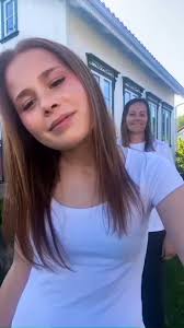 Håper dere alle hadde en nydelig 17 mai feiring🇧🇻 Jeg om min datter har i  år sydd hver vår drakt i vår ynglings farge🩷💚