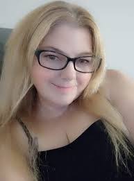 Tara Snelling's Instagram, Twitter & Facebook