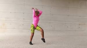 Nina was born on february 27, 2005 (age 15) in america and she ranked 9th in the nizi project. Menina Dancando Rua Danca Urbana Video De Stock C Carballo 390076530