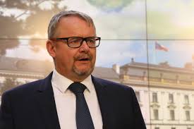 Podle informací agentury aktu.cz zemřel ve svém domě v košíku na nymbursku. Problemovy Usek D1 Se Musi Hned Rozsirit Pozaduje Tok Chce Vymenit Firmu Ktera Dalnici Opravuje Vysocina