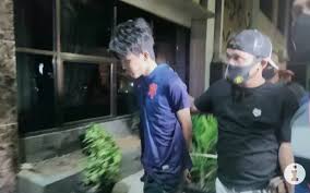 Akibat penusukan ini, tangan kanan bagian atas syekh ali jaber mengalami luka dan dijahit cukup dalam hampir kurang lebih 10 jahitan. Penusukan Syekh Ali Jaber Pakar Forensik Usut Terus Jangan Disetop Kabar24 Bisnis Com