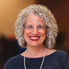 Lisa Pell's Instagram, Twitter & Facebook