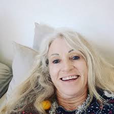 Deborah Uhlir's Instagram, Twitter & Facebook