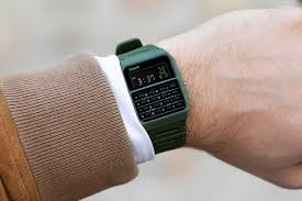 C'est vers 1:03 que la montre de marty est visible nettement. Casio Ca 53wf La Montre Calculatrice Est De Retour En 2020