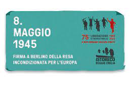 Sulle note di una delle più popolari canzoni russe, una rassegna di immagini di uomini, donne, vecchi, e bambini in armi contro l'invasore tedesco fino alla. 8 Maggio 1945 Firma A Berlino Della Resa Incondizionata Per L Europa Istoreco