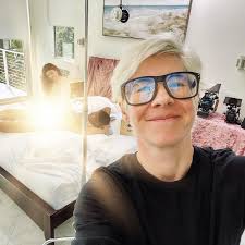 Sometimes when my sister texts me, I remind her that I am at work and will  call her later 😇 📸 @isiah_maxwell @theleanalovings @adulttimecom