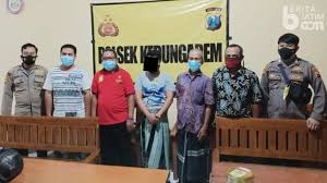 Check spelling or type a new query. Pria Bojonegoro Galau Lalu Nyaru Jadi Waria Terus Curi Bh Dan Cd Wanita Suara Jatim