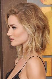 1001 Conseils Et Idees Pour Adopter Le Carre Ondule Coupe De Cheveux Coiffure Carre Plongeant Coiffure