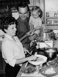 Dennis weaver was born in 1924, and was a popular actor in a western series called gunsmoke. About Dennis Dennis Weaver