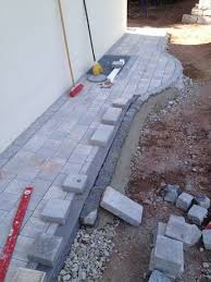 Gartenweg Haus Entlang The Garden Can Be Divided Into Two Equal Areas By The Garden Path Some Find Thi Garden Paths Diy Garden Projects Front Garden Design