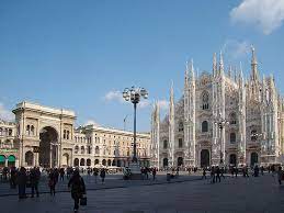 Απλά πρέπει να πας μέχρι εκεί! File Milano Piazza Duomo Jpg Wikimedia Commons