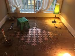 .to make a beautiful patterned floor in her house, and as you can see, it's worth every penny! This Diy Floor Was Made Out Of Pennies