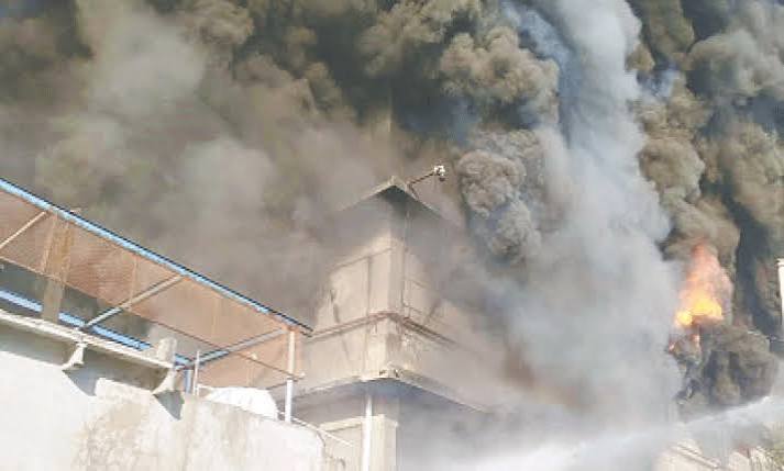 Massive blaze continues to rage at Karachi's Landhi factory, section collapses