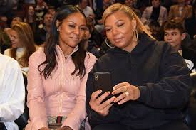 Queen latifah ретвитнул(а) tony bennett. Queen Latifah Shares Stunning Throwback Pic To Commemorate 15th Anniversary Of Beauty Shop