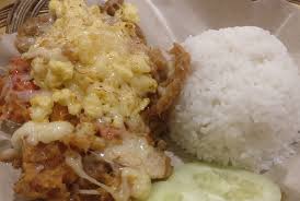 Disini saya akan berbagi resep ayam geprek crispy sambal bawang yang pedas tapi mantap. Geprek Bensu Resep Mozzarella Geprek Bensu Resep Mozzarella Resep Sambel Ayam Geprek Bensu Oleh Rizka Nazila Cookpad 40 Bh Rawit Merah 1 4 Sdt Garam 1 2 Sdt Msg 1 4 Sdt Gula
