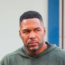 Michael Strahan & rarely seen girlfriend step out in casual wear & get  drinks delivered after GMA host's 'great morning'