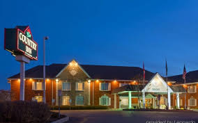 Quality inn & suites levis inviterer gjestene til en daglig varm frokostbuffé. Quality Inn Suites In Oakville Canada From 77 Photos Reviews Zenhotels Com