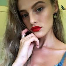 Abbey Chapman (@abbzz95)