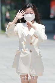 The chosun ilbo (in korean). í¬í†  ê¹€í˜„ìˆ˜ ë‹¤ì‹œ ëŒì•„ì˜¨ ë°°ë¡œë‚˜ ì•„ì£¼ê²½ì œ