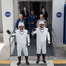 He plans to share more spacesuit photos in the days to come. Elon Musk S Spacex Suit James Bond Meets James T Kirk