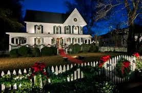 Whether it's a few small outdoor christmas decorations for your porch or halloween props that cover your home. 75 Of The Best Outdoor Christmas Decoration Ideas