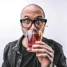 Mình tự học pha chế cocktail 100% từ Youtube và đây là 5 ông "thầy" đã dạy  mình. Nên xem qua để biết nhiều classic cocktail hơn, để hiểu ly cocktail  bạn