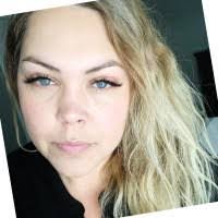 Elaine Burnham's Instagram, Twitter & Facebook