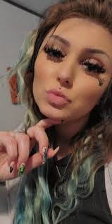 Carly Barron's Instagram, Twitter & Facebook