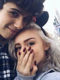 20 Best Selfie Poses To Copy Right Now Buzz 2018 Selfie Poses Cute Couple Selfies Cute Couple Poses