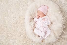Mencari materi yang membahas mengenai asuhan persalinan dan bayi baru lahir. 42 Peralatan Bayi Baru Lahir Yang Harus Disiapkan
