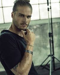 See more ideas about men, beautiful men, soccer guys. Rurik Gislason Rurikgislason Fotos E Videos Do Instagram Rapazes Bonitos Estilo Masculino Masculino