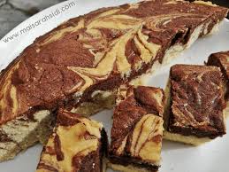 Kek marble biasanya dibuat daripada campuran kek vanila dan cokelat, di mana sebahagian besar keknya terdiri daripada adunan vanila, dengan jaluran cokelat. Kek Marble Susu Moist Gebu Dan Sedap