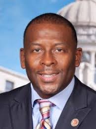 Lashon Brooks's Instagram, Twitter & Facebook