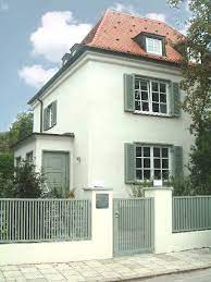 Wohingegen man mit einer roten wand oder einem roten element an seinem haus farblich spannende akzente setzen kann. Die Perfekte Farbpalette Fur Die Hausfassade Homify