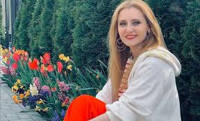 May 25, 2021 · alina sorescu a devenit profesoară de muzică, după căsătoria cu alex ciucu. Mariajul Dintre Alex Ciucu È™i Alina Sorescu Nu Este In Pericol Ce A Declarat Creatorul De ModÄƒ Legat De Un Posibil DivorÈ›