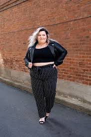 The Fashion Nova Crop Top Natalie In The City A Chicago Petite Plus Size Fashion Blog By Natali Plus Size Fashion Blog Plus Size Fashion Fashion Nova Plus