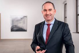 Hubert aiwanger ist bayerischer staatsminister für wirtschaft, landesentwicklung und energie. Hubert Aiwanger Die Betriebsschliessungsversicherungen Waren Zugeschnitten Auf Einzelbetriebliche Schliessungen Versicherungswirtschaft Heute