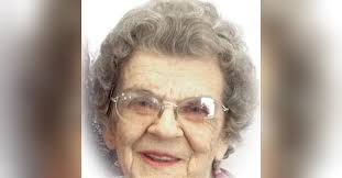 Annie Pelham's Instagram, Twitter & Facebook