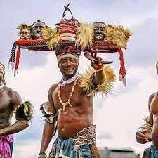 BRIEF WRITE UP ABOUT OHAFIA WAR DANCE Ohafia has a very distinct dressing  which singles them out from other Igbo societies. The traditional attire of  a typical Ohafia man must have Okpu