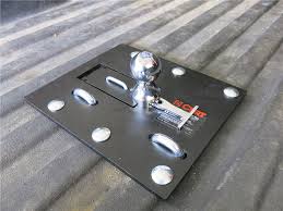 Towing ball folds away when not in use. Curt Overbed Folding Ball Gooseneck Trailer Hitch With Installation Kit 30 000 Lbs Curt Gooseneck Hitch C61301 52