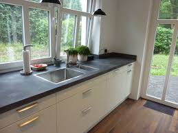 Eine Beton Kuchenarbeitsplatte Mit Integrierter Spule Angefertigt Aus Beton Fur Eure Kuche Hergestellt Von Ingrau Betonmanufa Kuchendesign Kuchen Design Kuche