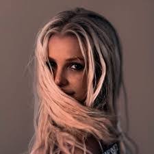 Heather Horan's Instagram, Twitter & Facebook