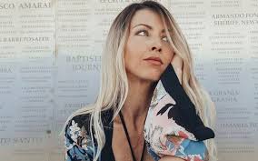 Successful small screen star who is particularly known for her role as laura in the series lua vermelha. Laura Figueiredo Desolada Deixa Mensagem Arrepiante Apos Morte Tragica Do Irmao Vip Pt